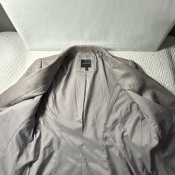 The Limited women’s size M jacket color tan 2 button up front with pockets - Picture 7 of 9